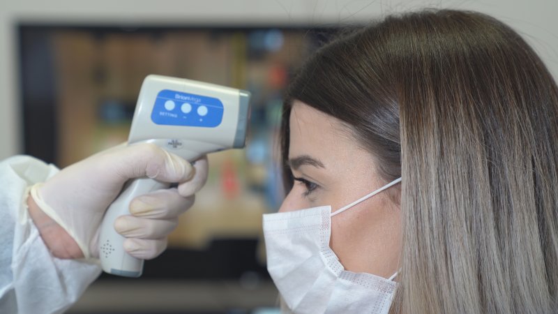 No-touch temperature check at dentist in Midlothian