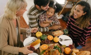 family enjoying Thanksgiving dinner 